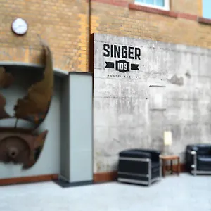  Ostello Singer109 Hostel, &